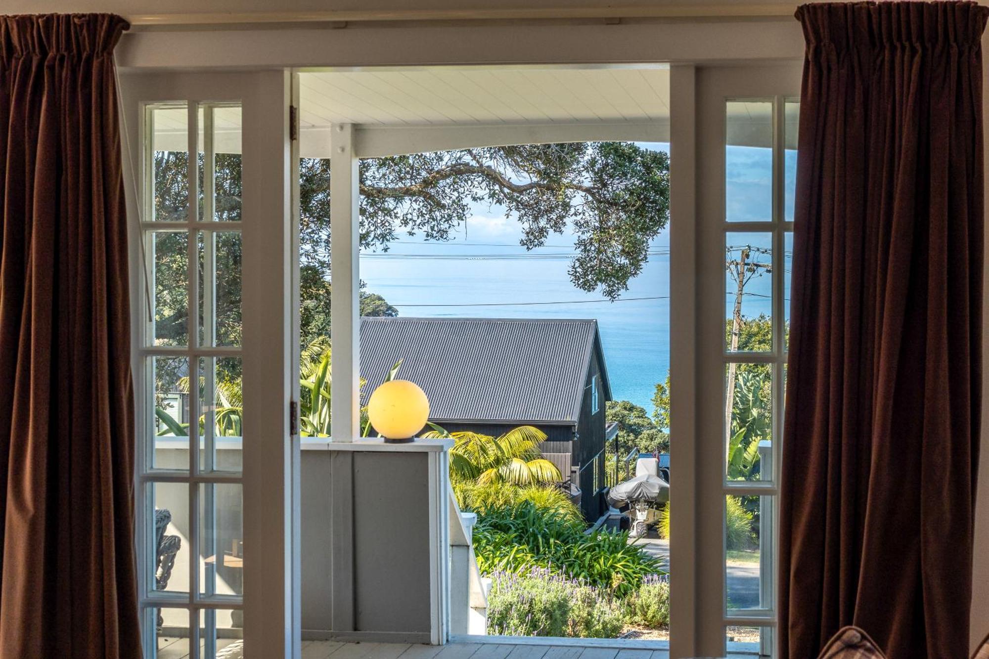 Cape - Waiheke Oneroa